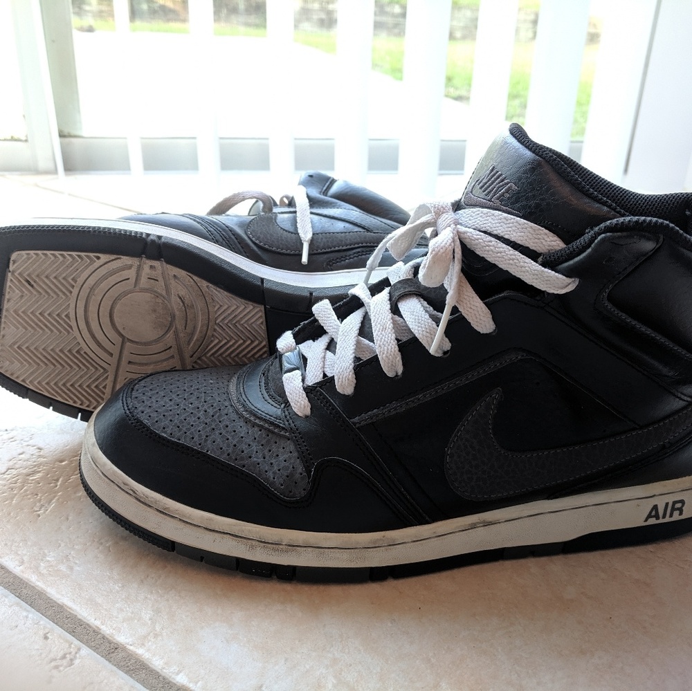 Air Nike High tops black white sneakers sz 12
